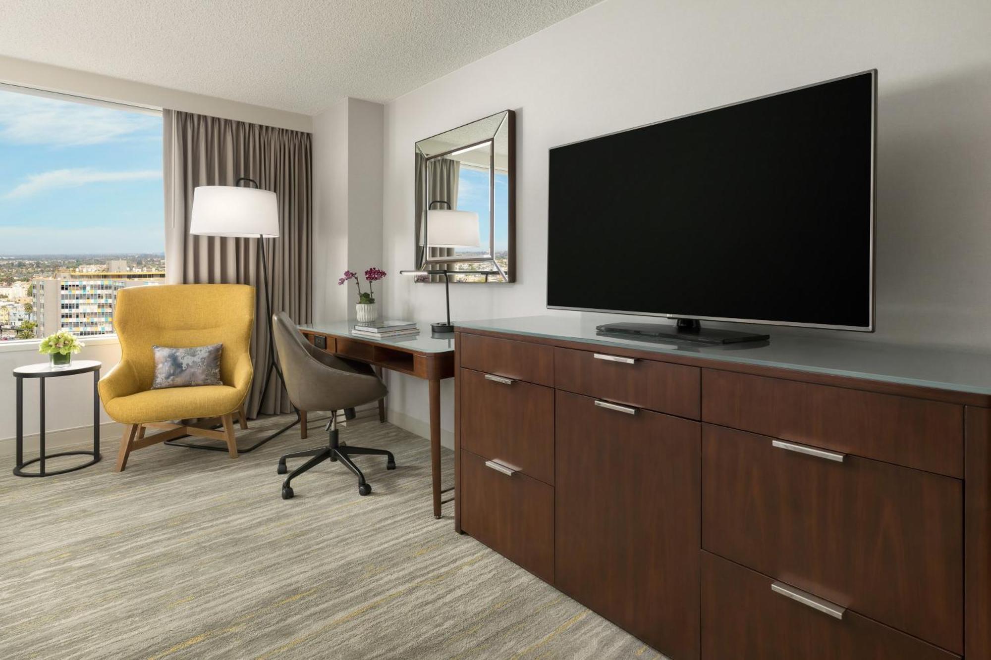 Guest room 1 King City view