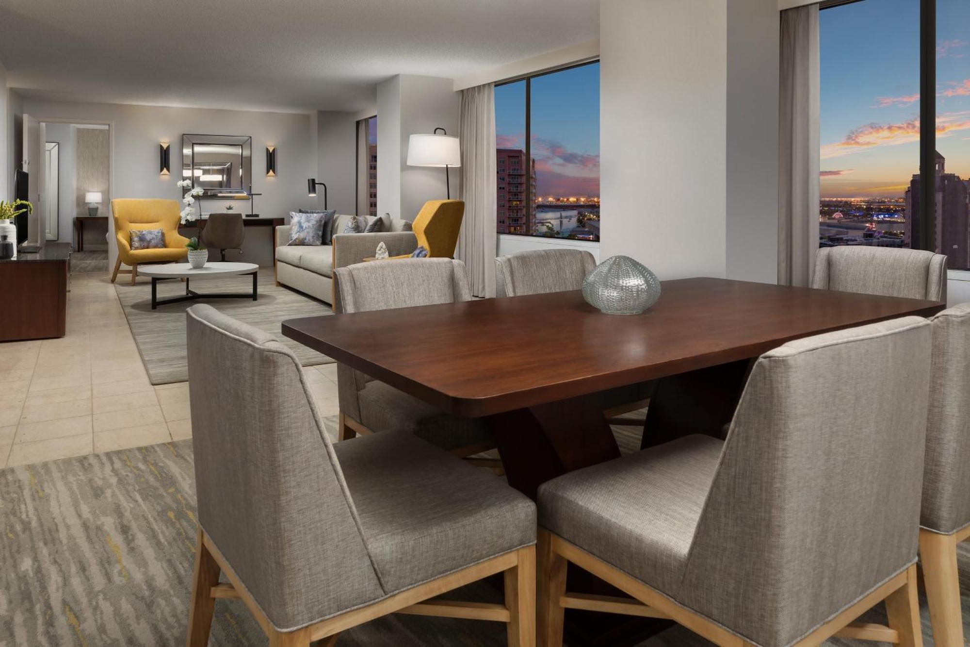 Presidential Suite 1 King Partial ocean view Top floor